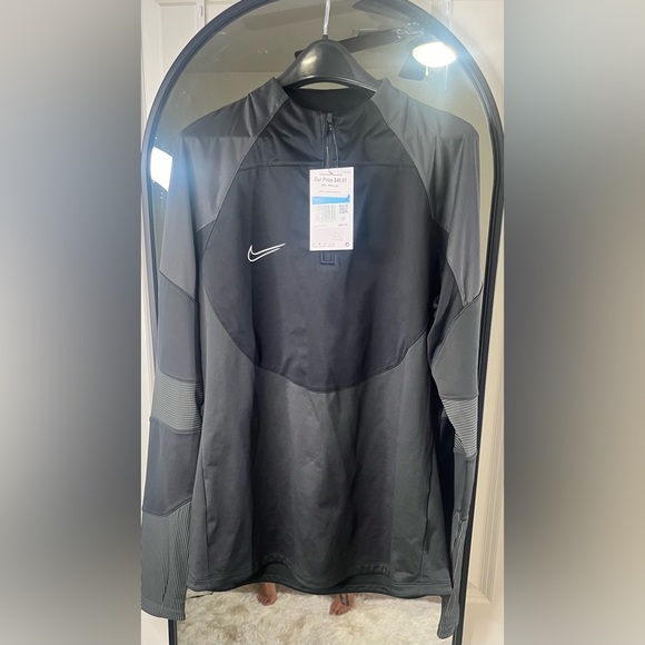 NEW, NIKE Quarter Zip Strike Drill Athletic Long Sleeve, Black - Picture 3 of 8